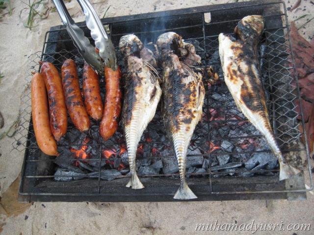 Ikan Bakar dan sosej bakar